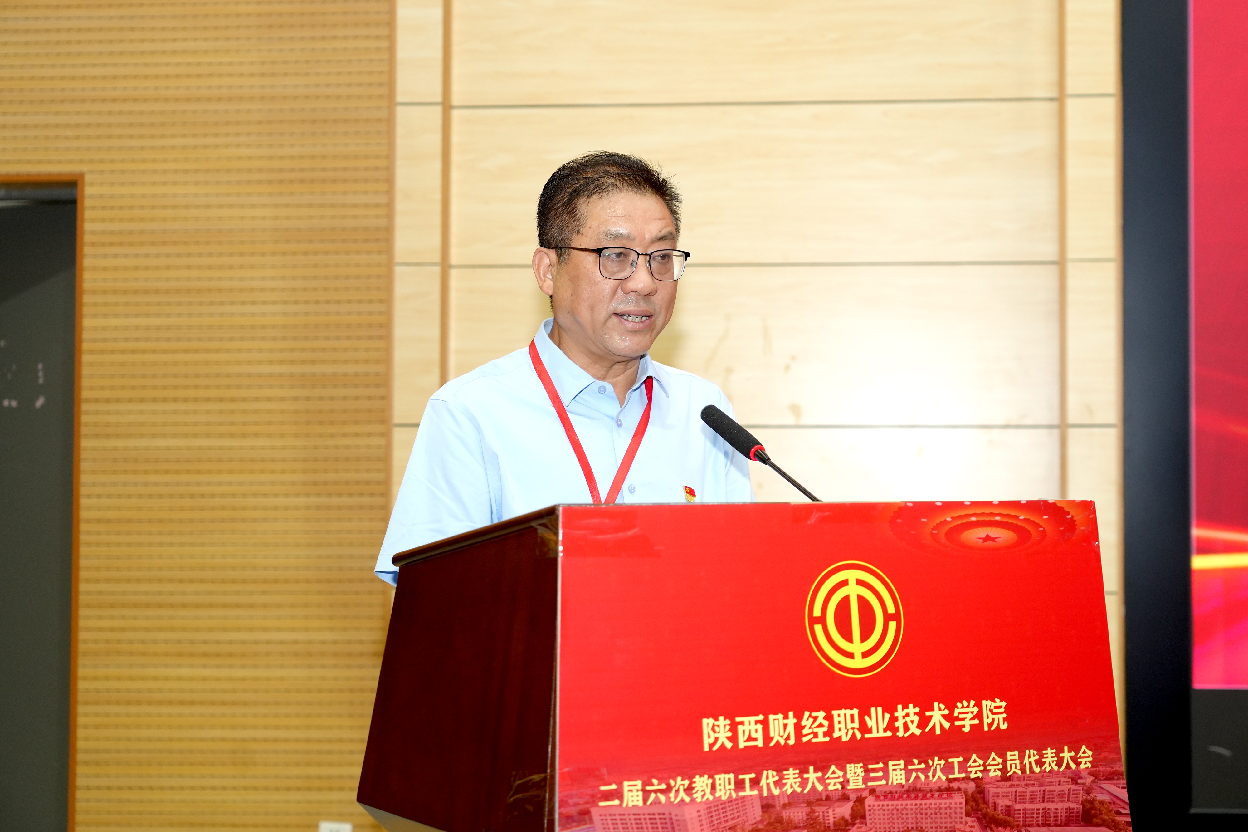 党委书记高玉峰在开幕式上致辞