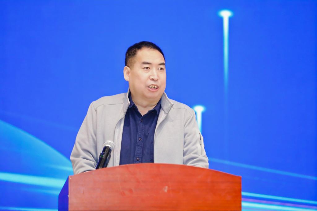 王勇副校长作研讨交流发言